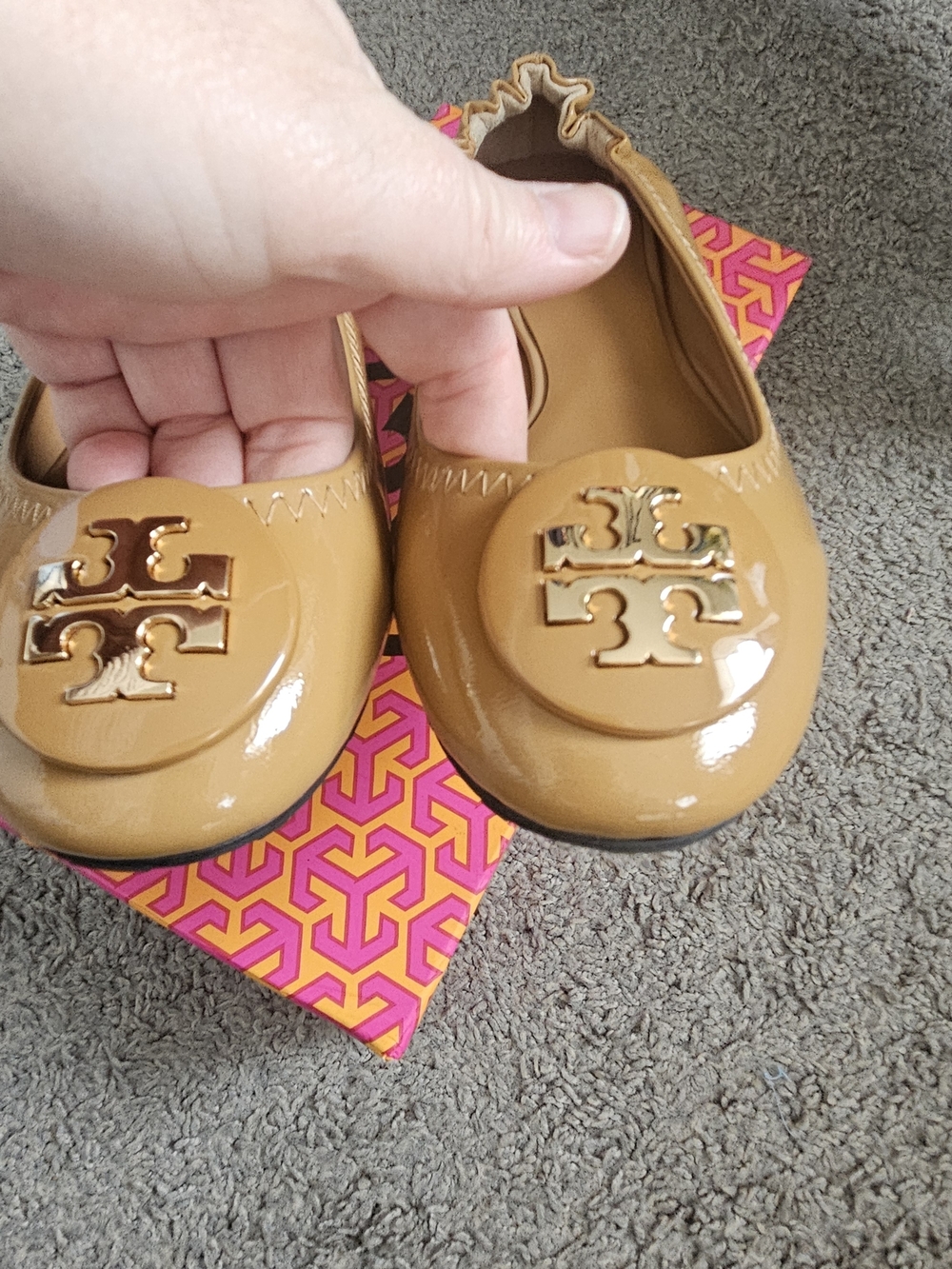 Tory Burch Camel Patent Leather Logo Ballet Flats Size 9M - Picture 5 of 6